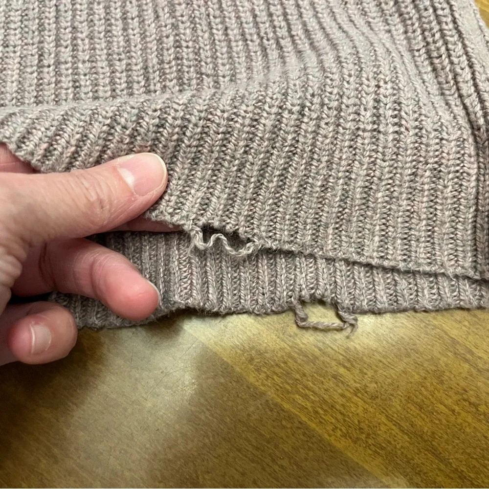 American Eagle v-neck sweater Size Small - Picture 5 of 13